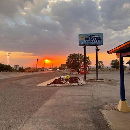 Four Winds Motel & Rv Park カリゾゾ エクステリア 写真