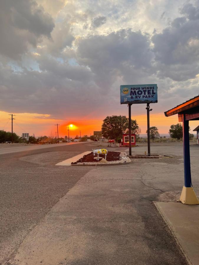 Four Winds Motel & Rv Park カリゾゾ エクステリア 写真